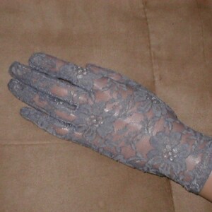 Vintage GREY Lace wrist-length Gloves