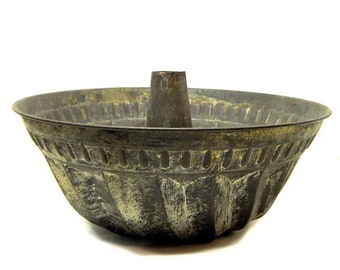 Large Antique Tin Bundt Cake Mold