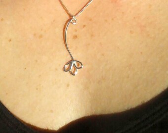 Simple Flower with Stem Necklace