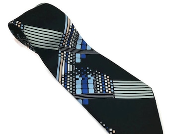 1970s Wide Polyester Tie with Geometric Pattern
