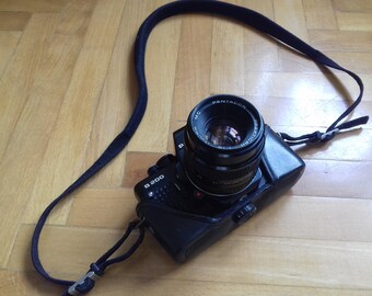 Vintage Pentacon Praktica B200 Electronic 35mm Film Camera- Lens Pentacon Prakticar 1,8/50- made in DDR