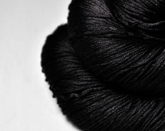 Black hole - Silk / Cashmere Lace Yarn - Hand Dyed Yarn - handgefärbte Wolle - DyeForYarn