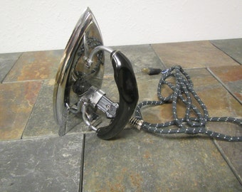 vintage DURABILT A.C.-D.C. COMPANION Travel Iron, folding iron # 401** 1960s