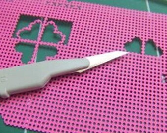 Cutting tool for cardboard perforated embroidery-