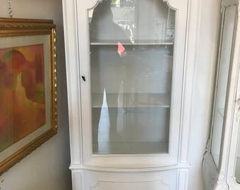 Shabby chic wooden showcase, Matt White