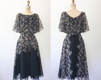 1970s dress / floral print dress / Gathered Bouquet dress