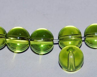 17 pcs 8mm Round Smooth Transparent Chartreuse Lime Green Glass Beads