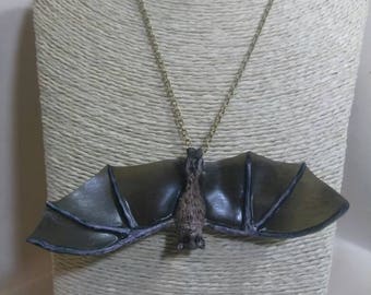 Hanging flying vampire bat necklace, bat necklace, bat pendant, Halloween necklace, Halloween pendant, Halloween jewelry