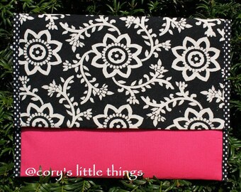 Playful spot of fuchsia clutch