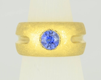 Ring • Sapphire • gold
