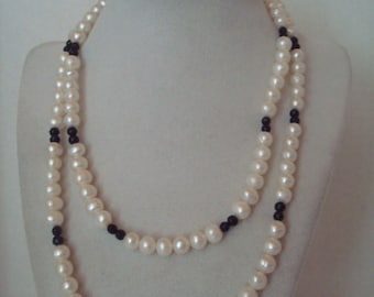 Vintage 34 inch strand of pearls separated by black jet