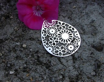 Prints X 2 drop filigree silver tone 52 x 39 MM