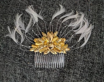 Gold and white feather & metallic hair comb