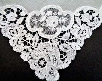 Vintage White Lace Wedding Hankdkerchief, Crochet White Hankies, Bridal Shower favor, Bride Handkerchief, Lace Hankie, Bridal Gifts