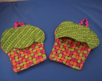 Childs Cupcake Oven Mitt Set