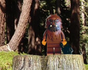 LEGO® Minifigure Bigfoot Sasquatch / Zipper pull / Keychain / Phone plug / Backpack / Key ring / Ornament / Big foot