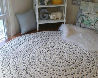 Gray braided rug with white 60"