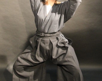 Kendogi/iaidogi training set - hakama and uvagi