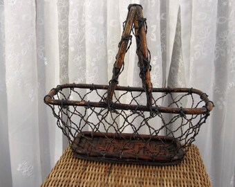 Vintage 90's decorative wire and wicker basket