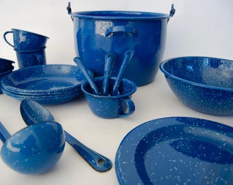 Vintage Graniteware enamelware stockpot, plates and utensils