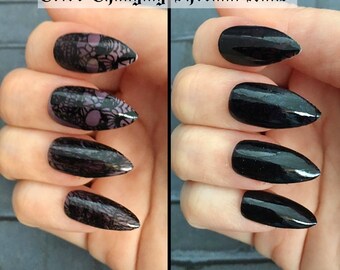 Undercover Skull Color Changing Stiletto Nails | Gothic Press On Nails | Thermal Chameleon Nails | Acrylic Nail | Temperature Change Nails