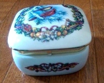 Vintage Melodies of Christmas Joy to the World Music Box - Heritage House