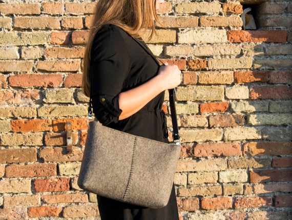 Felt CROSSBODY BAG with leather strap / crossbody purse / small crossbody bag w/ zipper / grey felt bag / wool felt / made in Italy