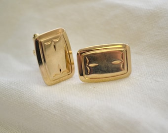 1970s Hickok Gold Rectangle Cuff Links