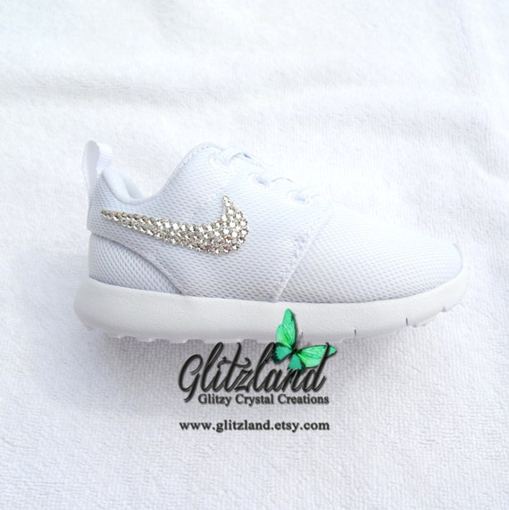 white nike baby shoes