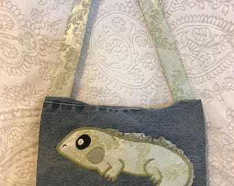 Light hearted lizard messenger bag