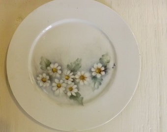 Hand Painted Luncheon Plate With Daisy Design