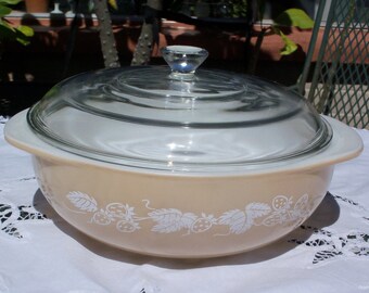 Vintage Pyrex Berries 024 Casserole Dish with Lid