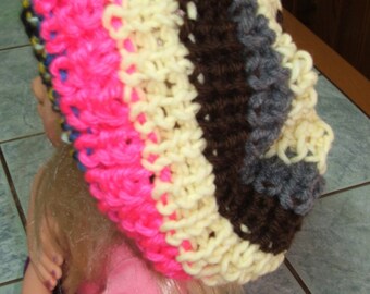 Handmade - Beret with acrylic yarn - one size - color pink, blue, yellow, black