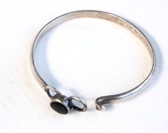 Mexican Bracelet Sterling Silver Black Resin Modern Hinged Bangle Vintage Jewelry Circle Disc Size Medium 6 .75