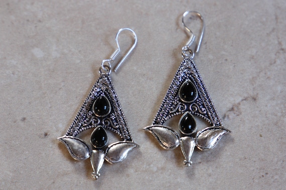BLACK ONYX EARRINGS - Oxodised Silver Earrings - Onyx - Healing Crystal Jewellery - Chakra Earrings - Vintage - Gemstone - Crystal - Gift