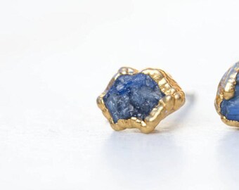 ONE raw Sapphire Earring, Blue Sapphire Earring, September Birthstone Earrings, Raw Crystal Earring, Rough Sapphire Earring, NOT A PAIR