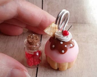 Place card and vial raspberry cupcake