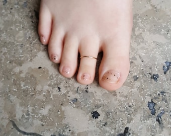Skinny Gold Toe Ring - Thin Gold Or Silver AdjustableToe Ring - Tiny Dainty Toe Ring - Foot Jewellery - Beach Jewellery