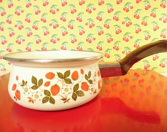 Vintage Sheffield Sauce Pot - Strawberries N Cream - 16 oz - Made In Taiwan