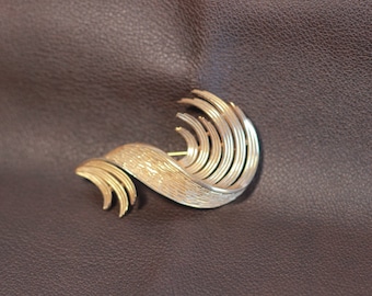 Vintage Trifari Gold Brooch