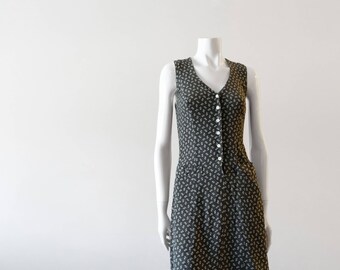 Olive Green Vintage || CLUB MONACO || Sun Dress. | White Floral Print. | 1990s | 90s. ||
