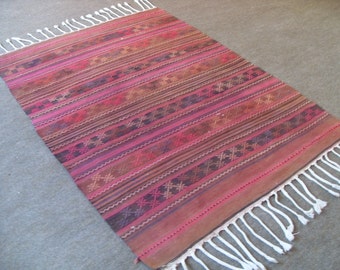 free shipping VINTAGE TURKİSH kilim Anatolian handwoven kilim rug decorative kilim - SİZE : 42'' X 62'' ( 106 cm X 155 cm)