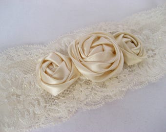 Wedding garter Handmade Lace Broach Flowers Roses Ivory Bridal Accessories