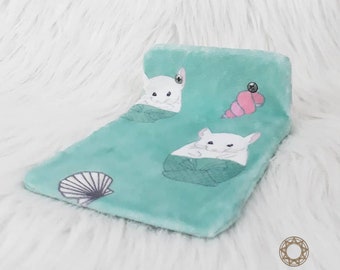 Removable Merchin Fleece Cover and Metal Ledge for Chinchilla