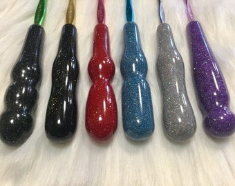 Set of Susan Bates hooks with hand made acrylic handles, ergonomic hooks. Crochet, crochet hooks, ergonomic, Bates, ergonimic crochet hooks