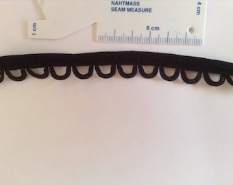 Black elastic with big teeth or lacing