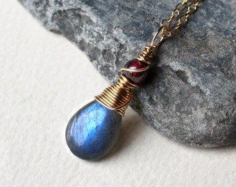 Labradorite Necklace - Garnet Necklace - Gold Necklace - 14K Gold Fill - Labradorite Jewelry - Garnet Jewelry - CircesHouse - Blue