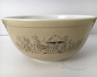 Vintage Pyrex Forest Fancies #403 2.5 quart Pyrex mixing bowl