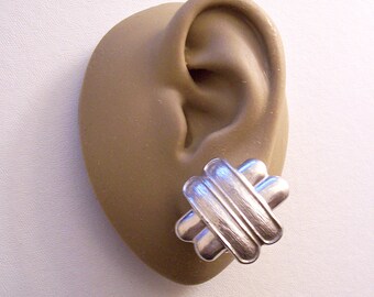 Monet Wood Brushed Smooth Crossed Band Clip On Earrings Silver Tone Vintage Large Copper Comfort Paddles Rim Lined Edges Backs