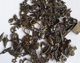Set of 149 grams charms bronze